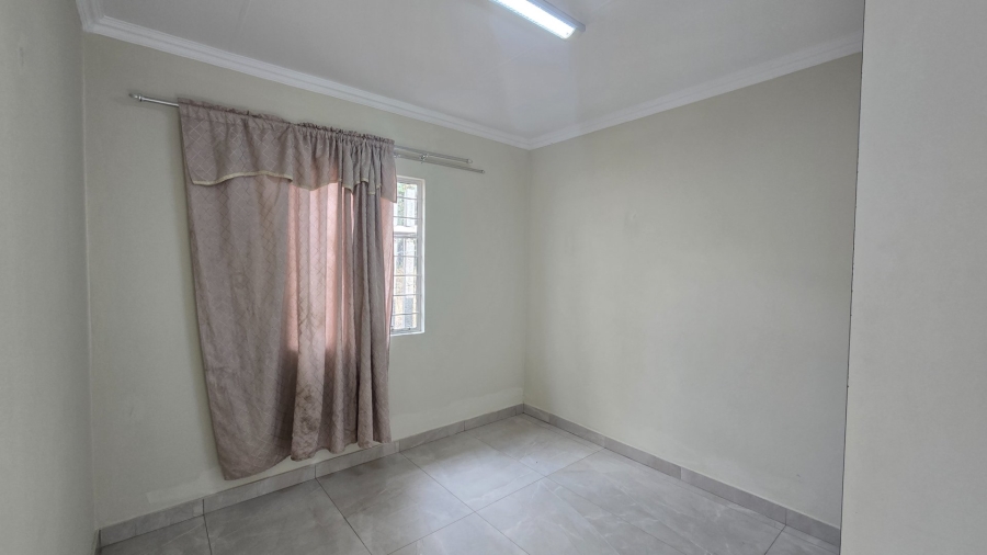 To Let 2 Bedroom Property for Rent in Glen Austin Gauteng