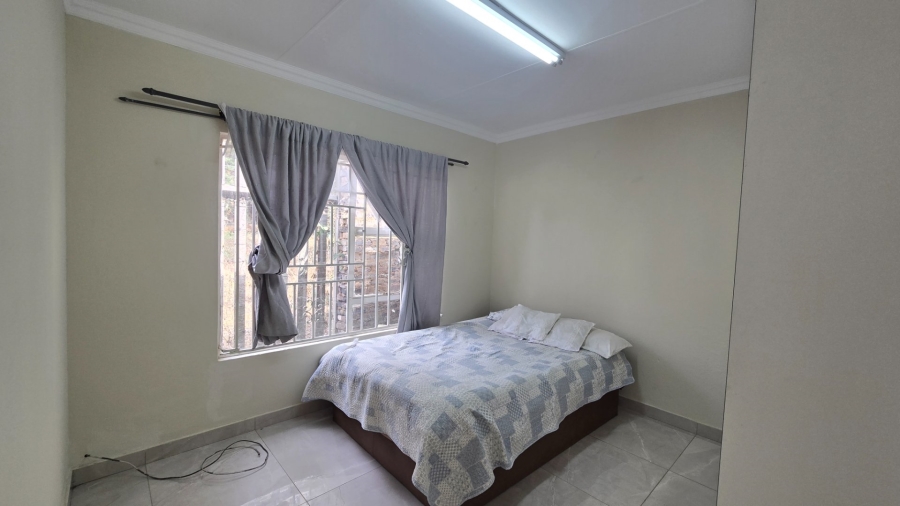 To Let 2 Bedroom Property for Rent in Glen Austin Gauteng
