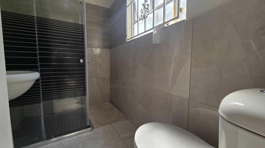 To Let 2 Bedroom Property for Rent in Glen Austin Gauteng