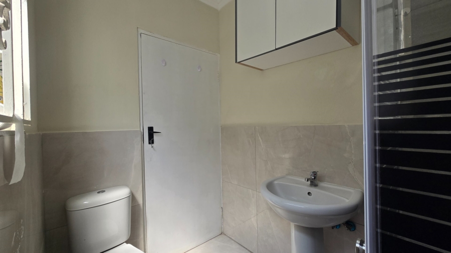 To Let 2 Bedroom Property for Rent in Glen Austin Gauteng