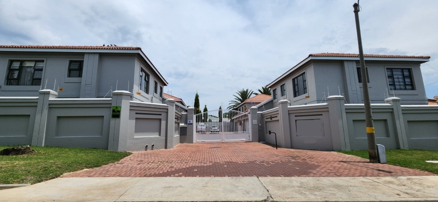 3 Bedroom Property for Sale in Edenvale Central Gauteng