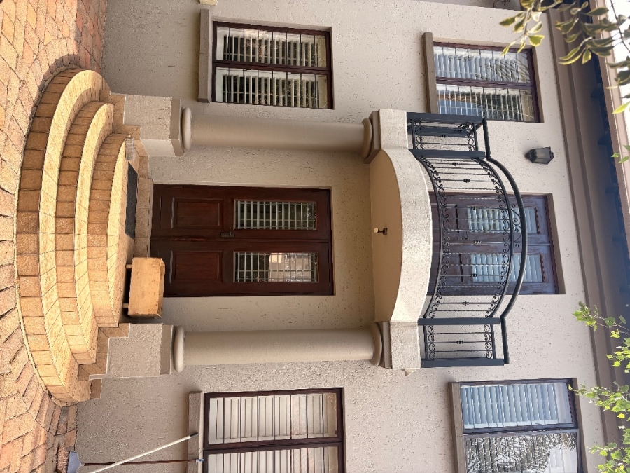 To Let 4 Bedroom Property for Rent in Lakefield Gauteng