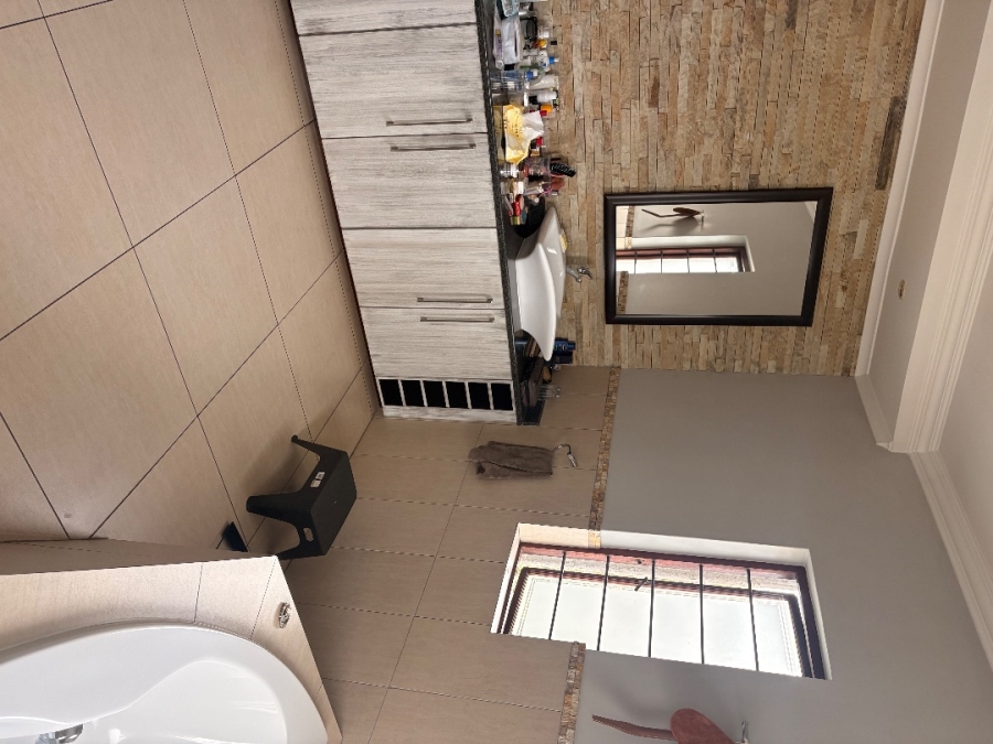 To Let 4 Bedroom Property for Rent in Lakefield Gauteng