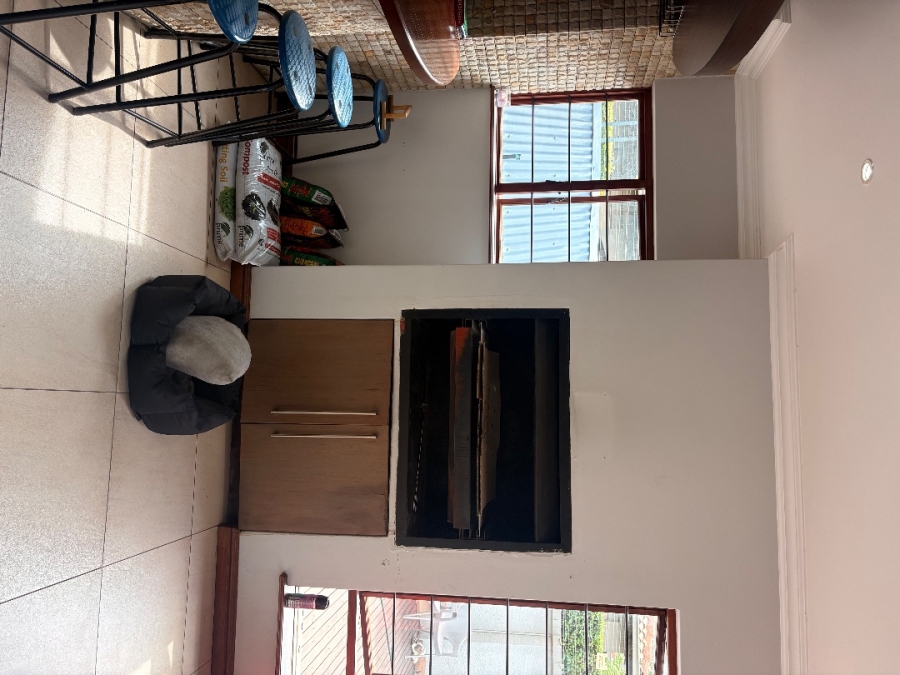 To Let 4 Bedroom Property for Rent in Lakefield Gauteng