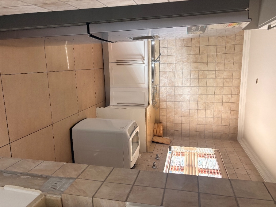 To Let 4 Bedroom Property for Rent in Lakefield Gauteng