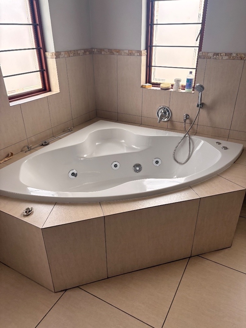 To Let 4 Bedroom Property for Rent in Lakefield Gauteng