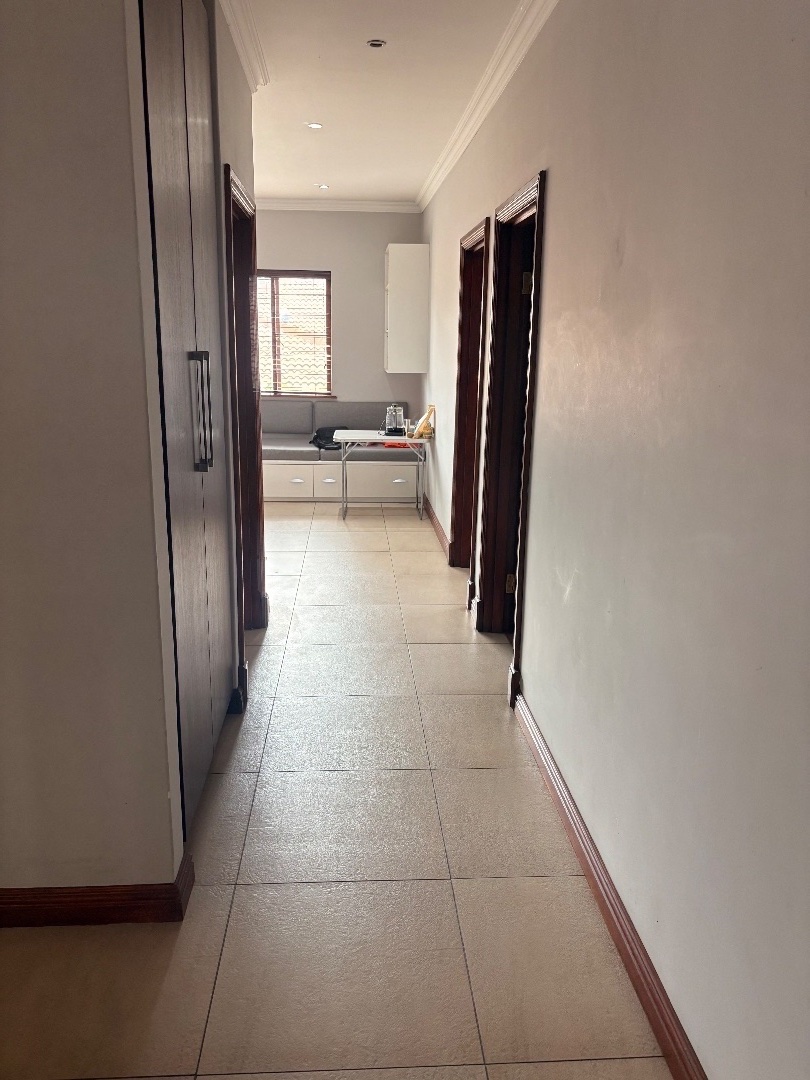 To Let 4 Bedroom Property for Rent in Lakefield Gauteng