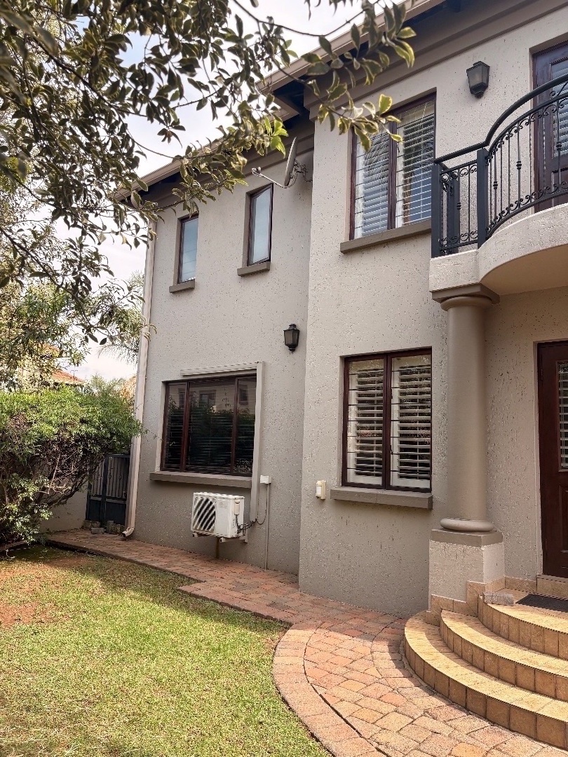 To Let 4 Bedroom Property for Rent in Lakefield Gauteng