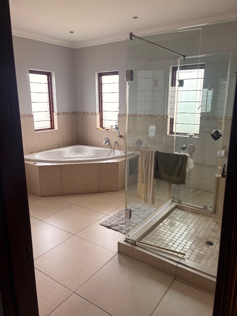 To Let 4 Bedroom Property for Rent in Lakefield Gauteng