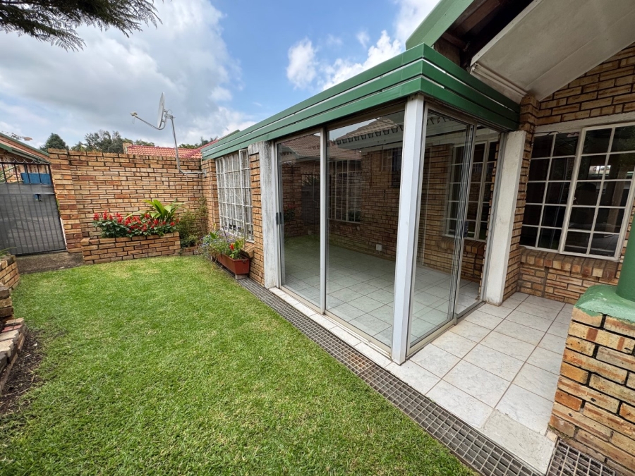 2 Bedroom Property for Sale in Glen Marais Gauteng
