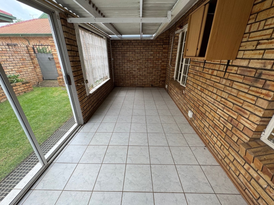 2 Bedroom Property for Sale in Glen Marais Gauteng
