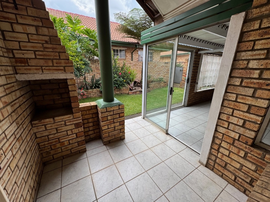 2 Bedroom Property for Sale in Glen Marais Gauteng