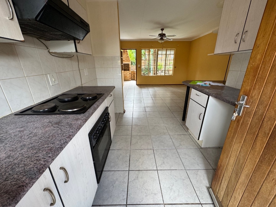 2 Bedroom Property for Sale in Glen Marais Gauteng