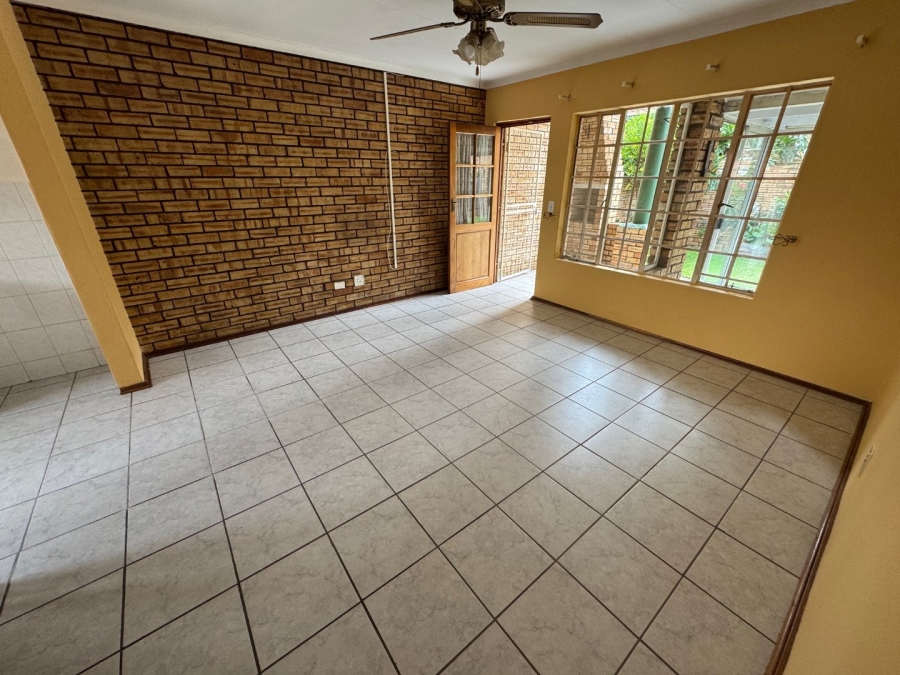 2 Bedroom Property for Sale in Glen Marais Gauteng