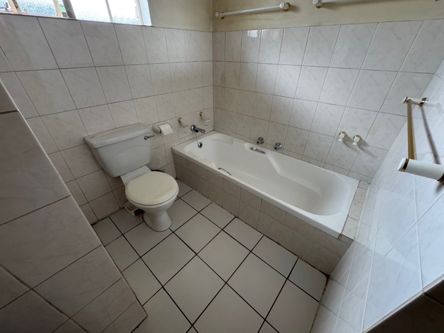 2 Bedroom Property for Sale in Glen Marais Gauteng