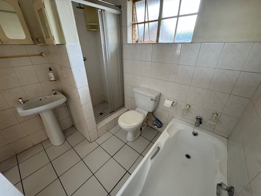 2 Bedroom Property for Sale in Glen Marais Gauteng