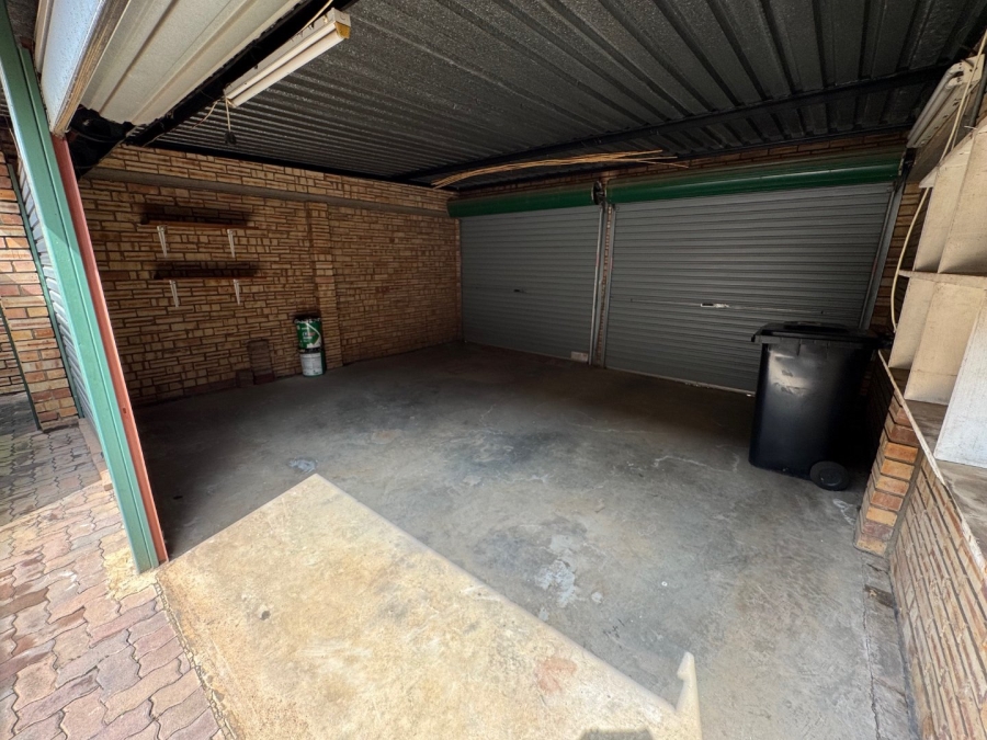 2 Bedroom Property for Sale in Glen Marais Gauteng