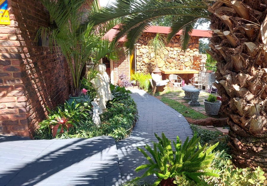 11 Bedroom Property for Sale in Clubview Gauteng