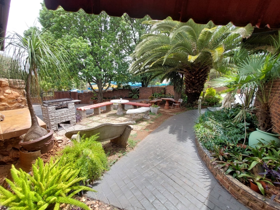 11 Bedroom Property for Sale in Clubview Gauteng