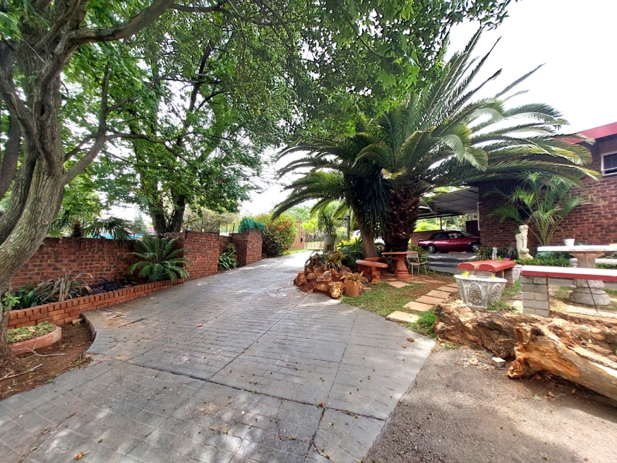 11 Bedroom Property for Sale in Clubview Gauteng