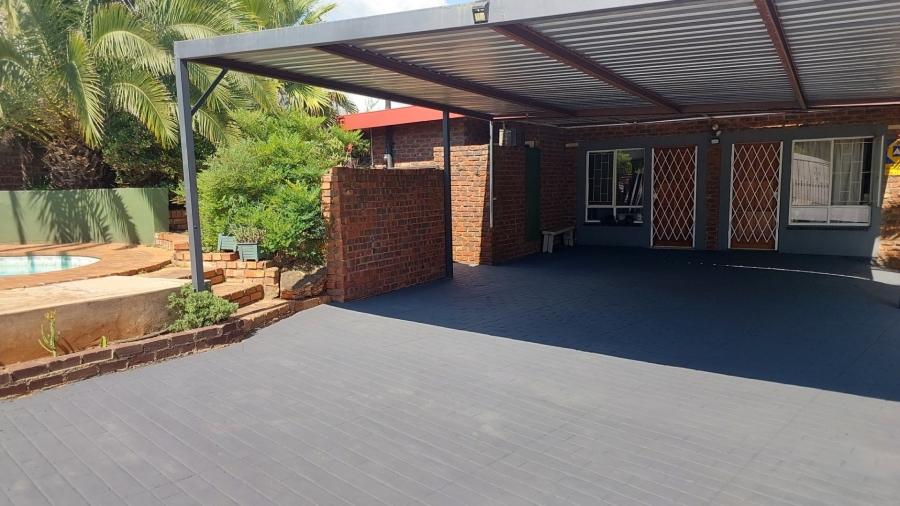 11 Bedroom Property for Sale in Clubview Gauteng