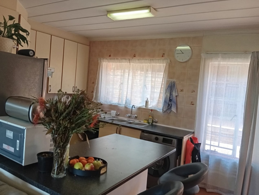 To Let 3 Bedroom Property for Rent in Murrayfield Gauteng