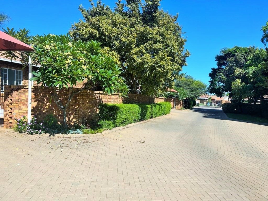 To Let 1 Bedroom Property for Rent in Amberfield Gauteng