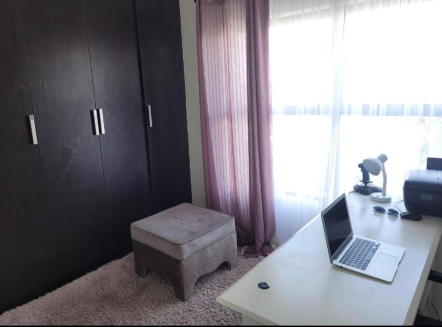 To Let  Bedroom Property for Rent in Greenstone Hill Gauteng