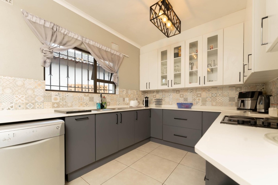 To Let 4 Bedroom Property for Rent in Sharonlea Gauteng