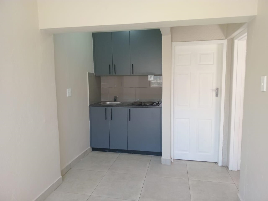 To Let  Bedroom Property for Rent in Roodekrans A H Gauteng