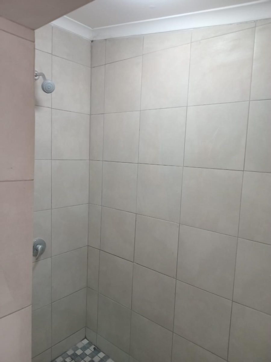 To Let  Bedroom Property for Rent in Roodekrans A H Gauteng