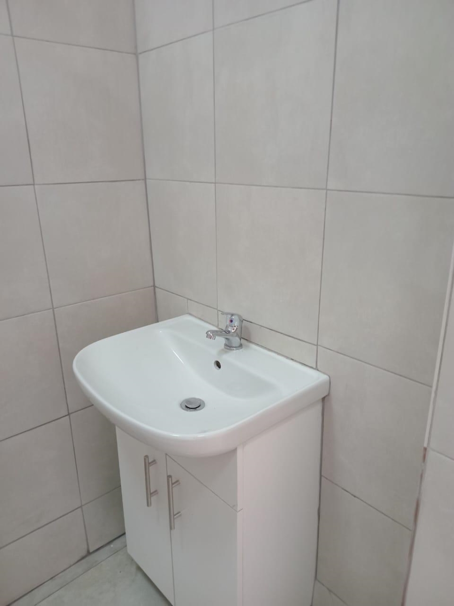 To Let  Bedroom Property for Rent in Roodekrans A H Gauteng