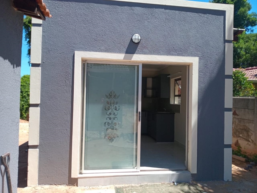 To Let  Bedroom Property for Rent in Roodekrans A H Gauteng