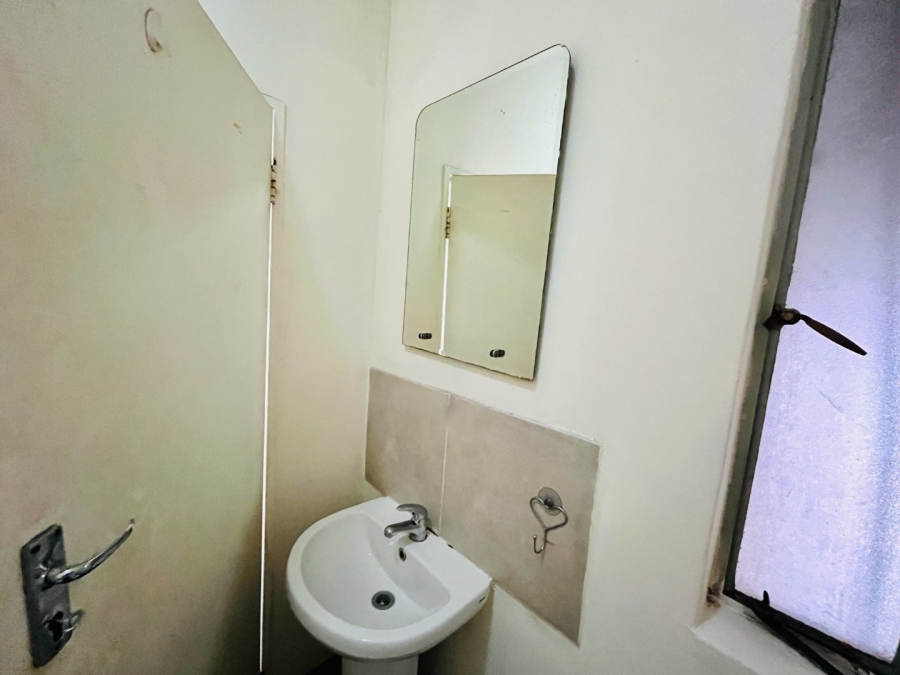 2 Bedroom Property for Sale in Buccleuch Gauteng