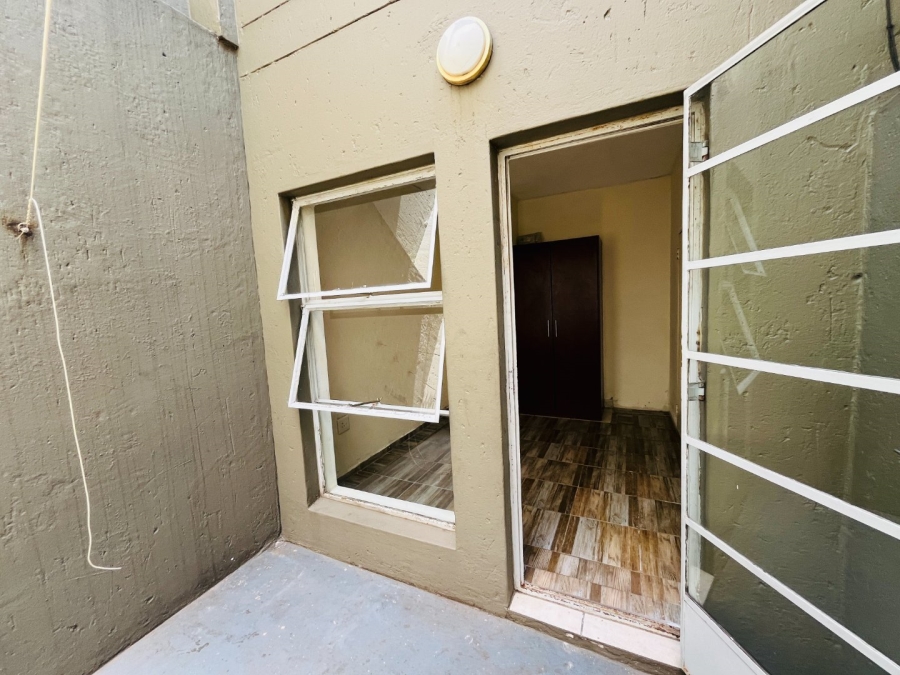 2 Bedroom Property for Sale in Buccleuch Gauteng