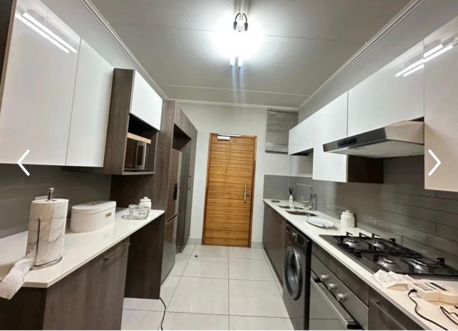 To Let  Bedroom Property for Rent in Glen Marais Gauteng