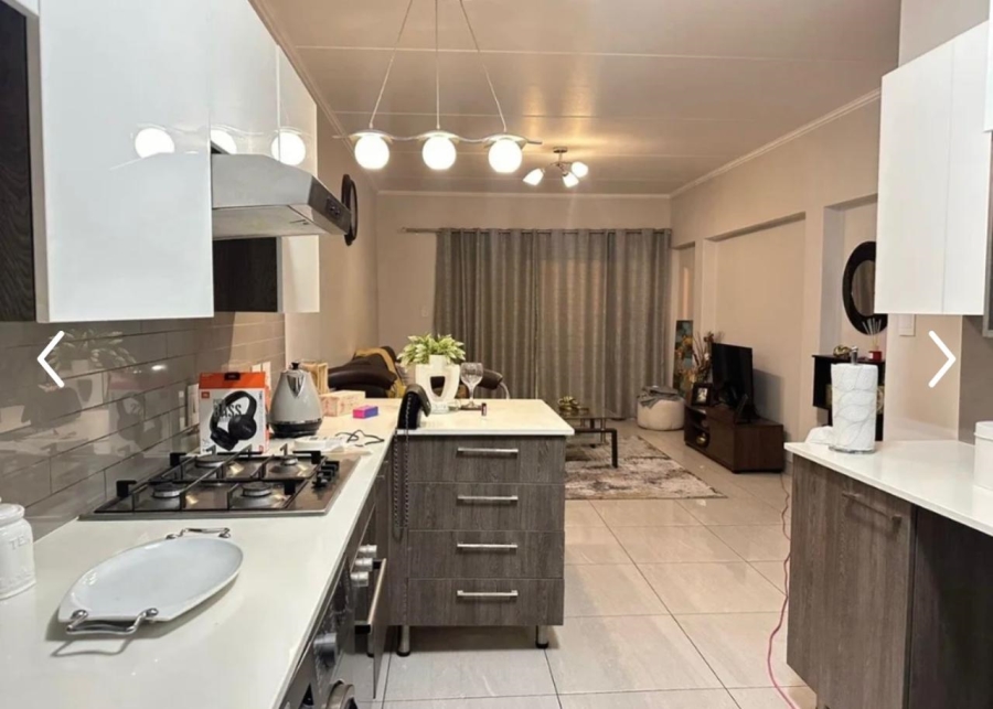 To Let  Bedroom Property for Rent in Glen Marais Gauteng