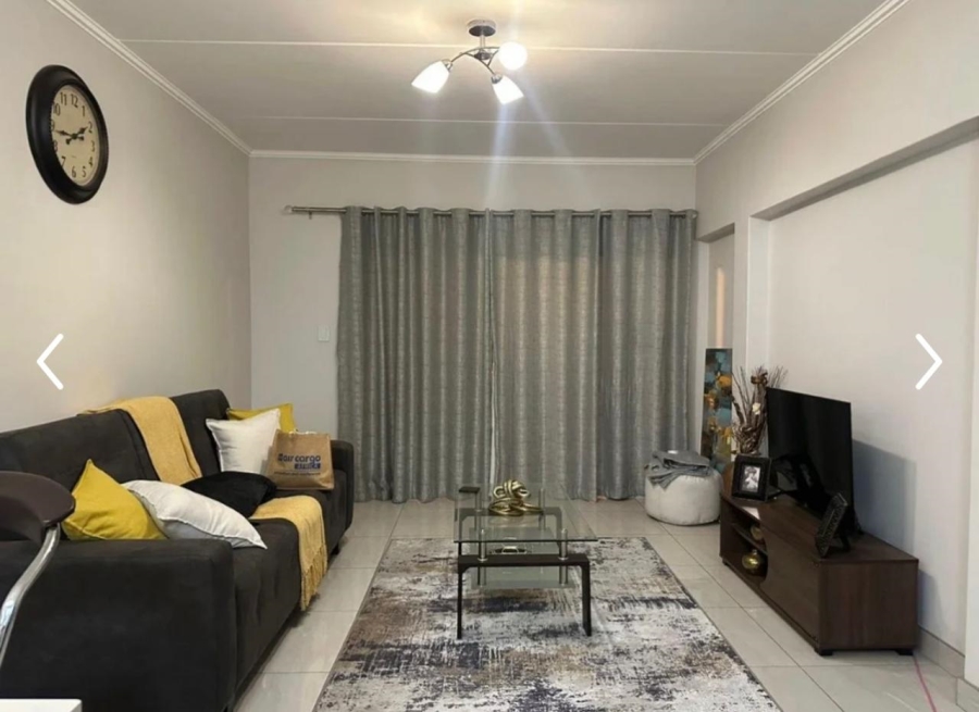 To Let  Bedroom Property for Rent in Glen Marais Gauteng