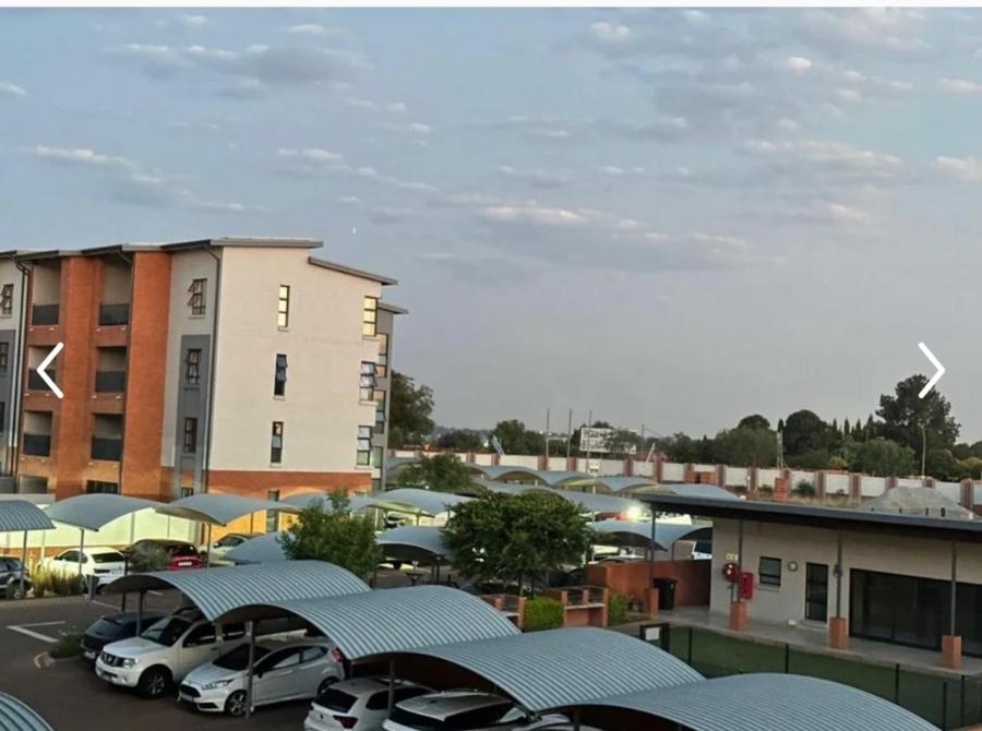 To Let  Bedroom Property for Rent in Glen Marais Gauteng