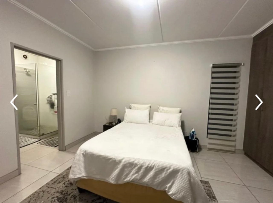 To Let  Bedroom Property for Rent in Glen Marais Gauteng