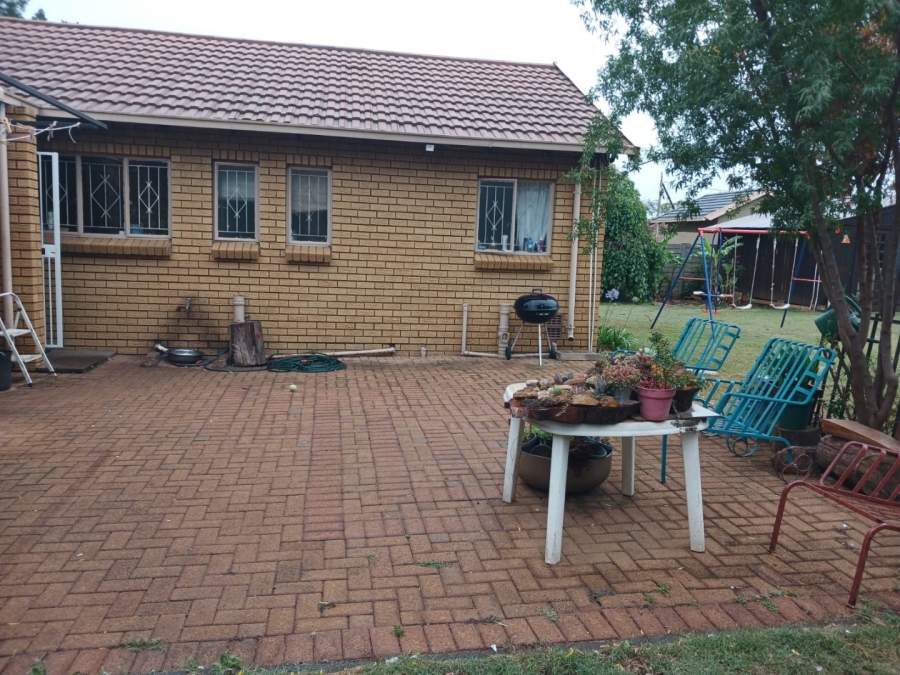 To Let 3 Bedroom Property for Rent in Albertsdal Gauteng