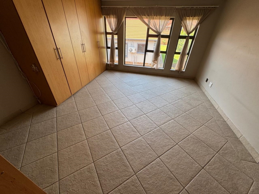 4 Bedroom Property for Sale in Amberfield Valley Gauteng