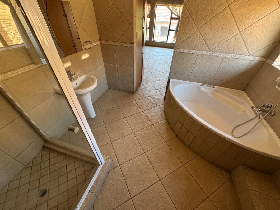 4 Bedroom Property for Sale in Amberfield Valley Gauteng