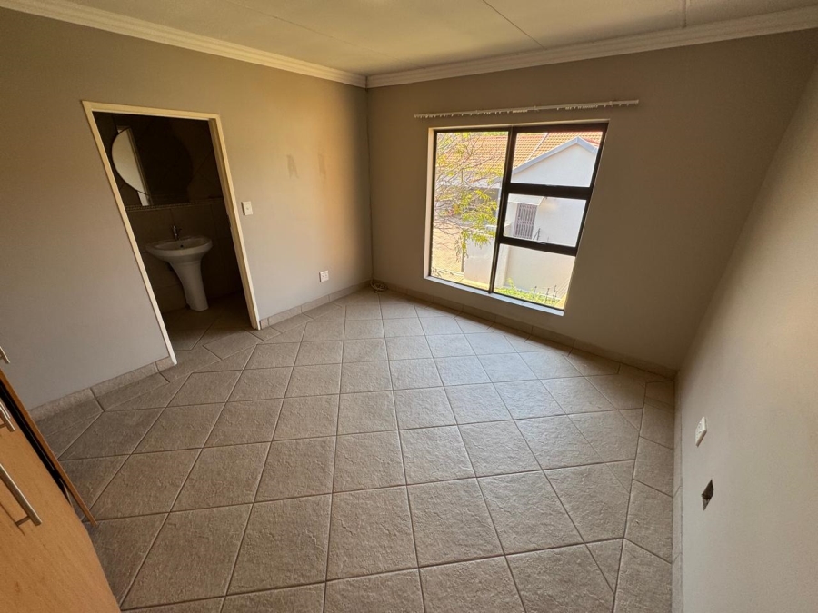 4 Bedroom Property for Sale in Amberfield Valley Gauteng