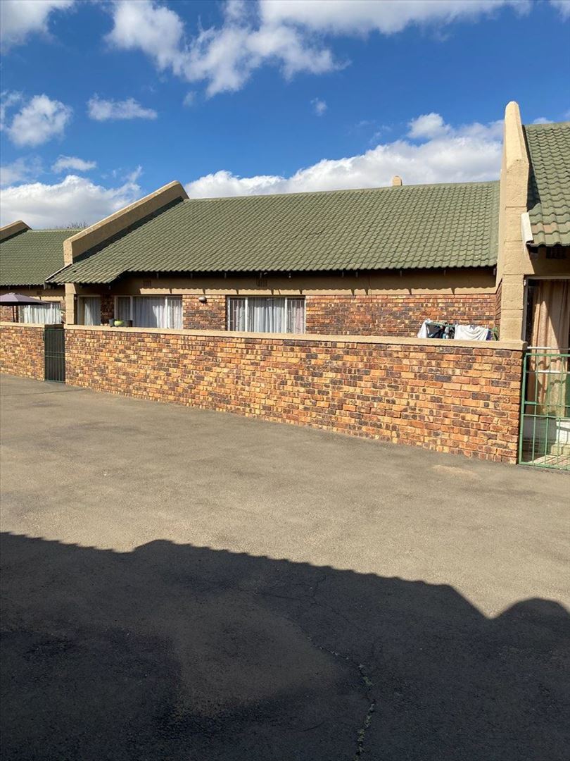 2 Bedroom Property for Sale in Crystal Park Gauteng