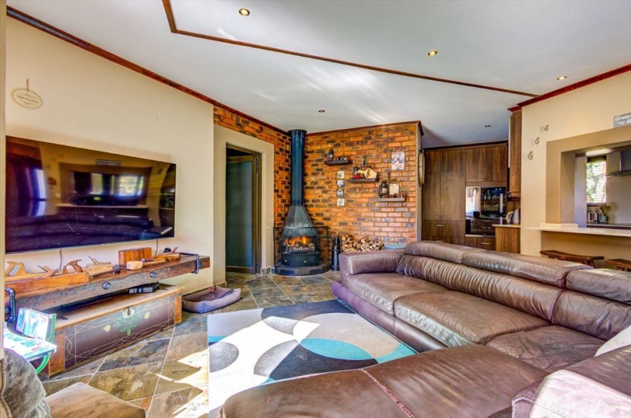 5 Bedroom Property for Sale in Glen Marais Gauteng