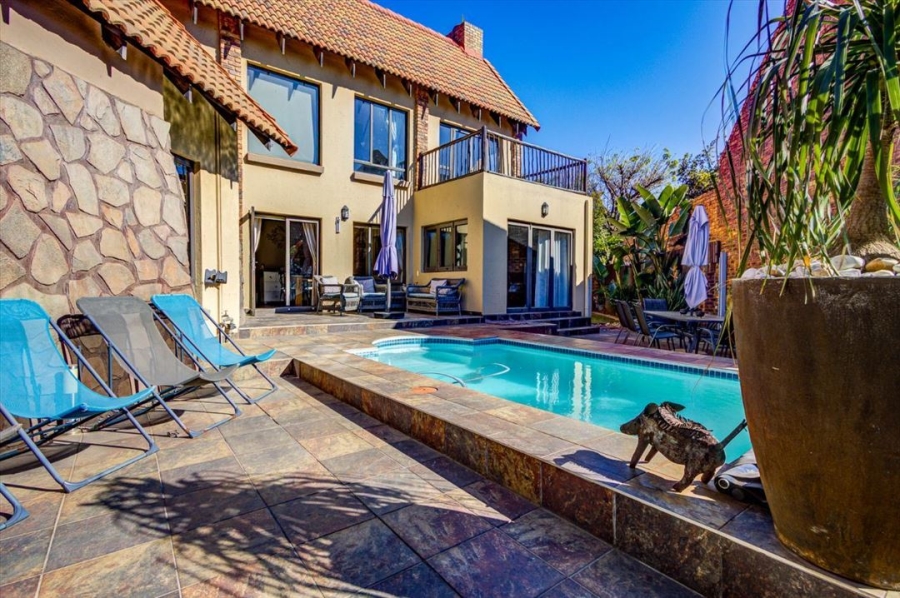 5 Bedroom Property for Sale in Glen Marais Gauteng