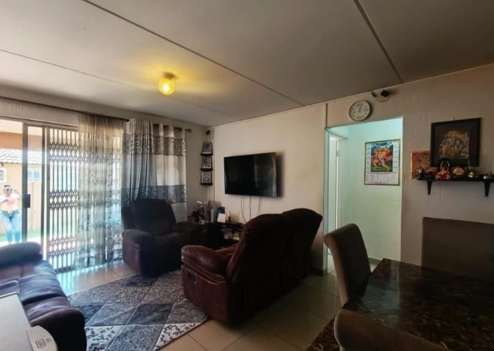 2 Bedroom Property for Sale in Mondeor Gauteng