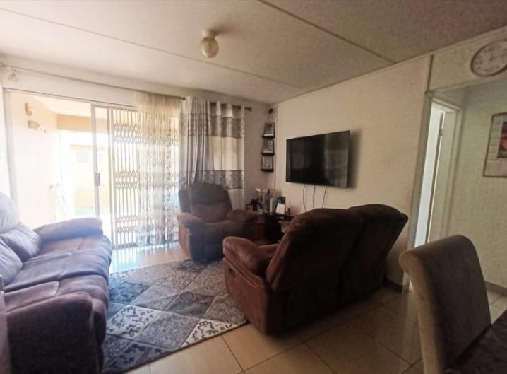 2 Bedroom Property for Sale in Mondeor Gauteng
