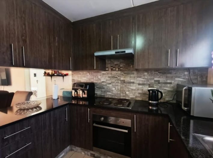 2 Bedroom Property for Sale in Mondeor Gauteng